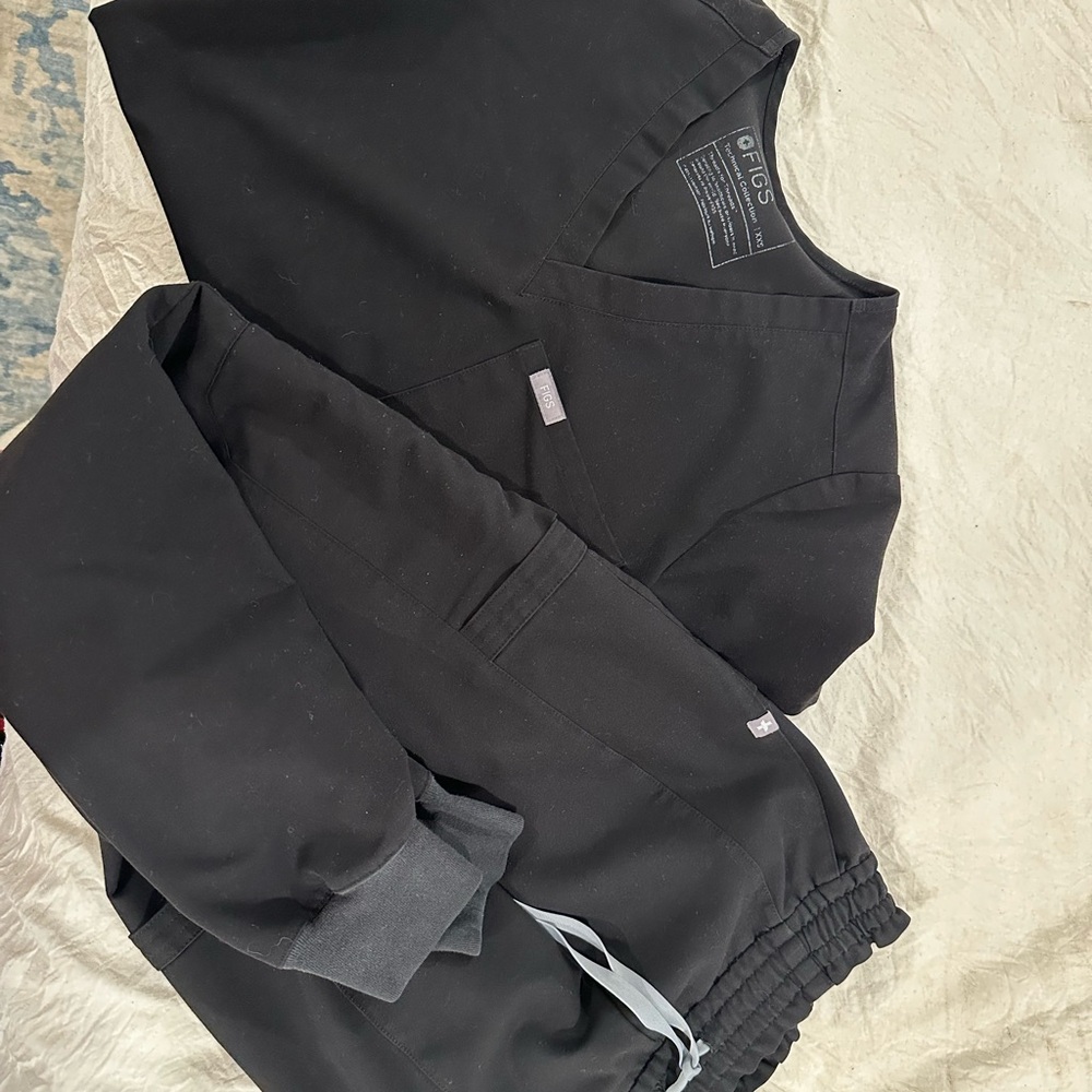 Figs Women's Black Jogger set